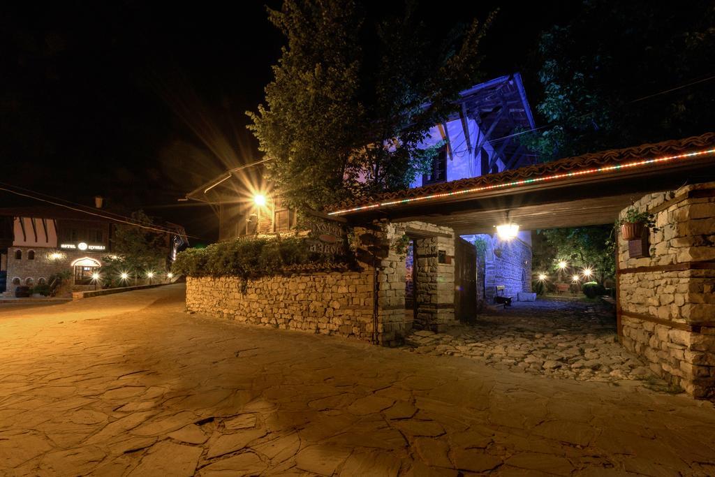 Hotel Izvora 2 アルバナシ エクステリア 写真