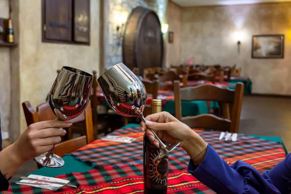 Hotel Izvora 2 アルバナシ エクステリア 写真