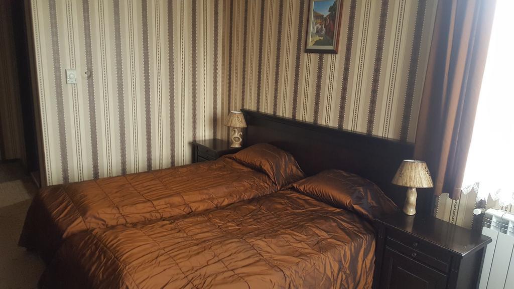 Hotel Izvora 2 アルバナシ エクステリア 写真