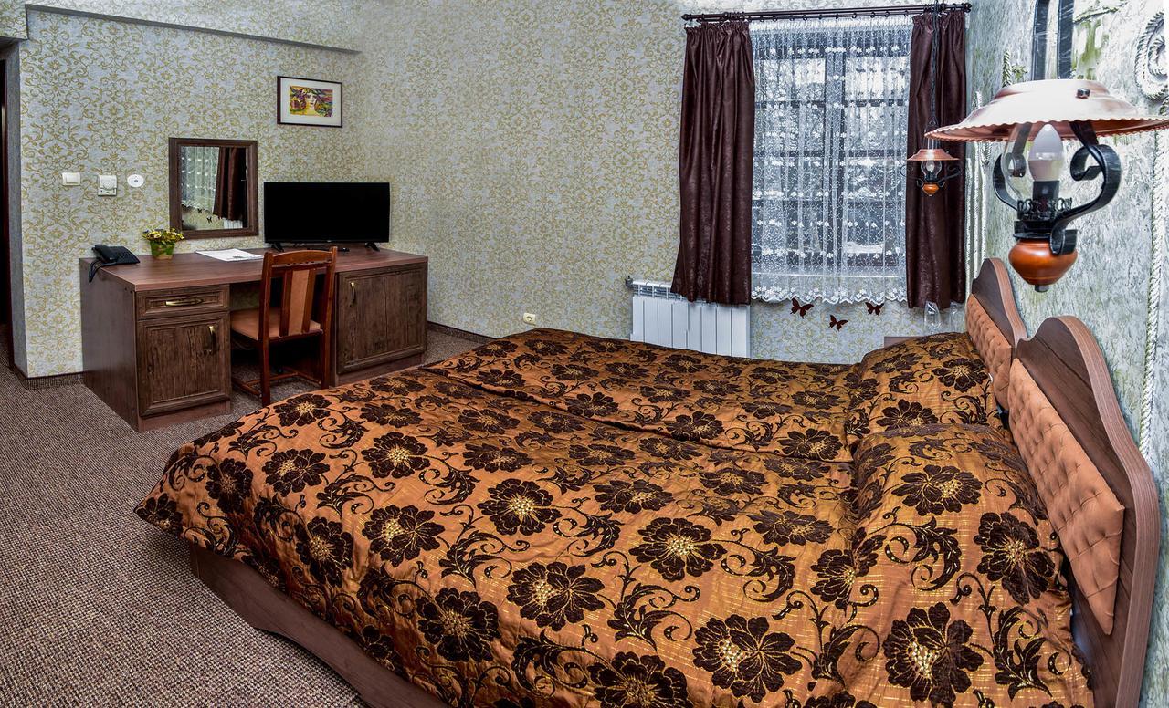 Hotel Izvora 2 アルバナシ エクステリア 写真