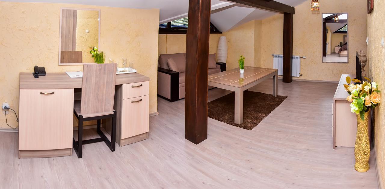 Hotel Izvora 2 アルバナシ エクステリア 写真