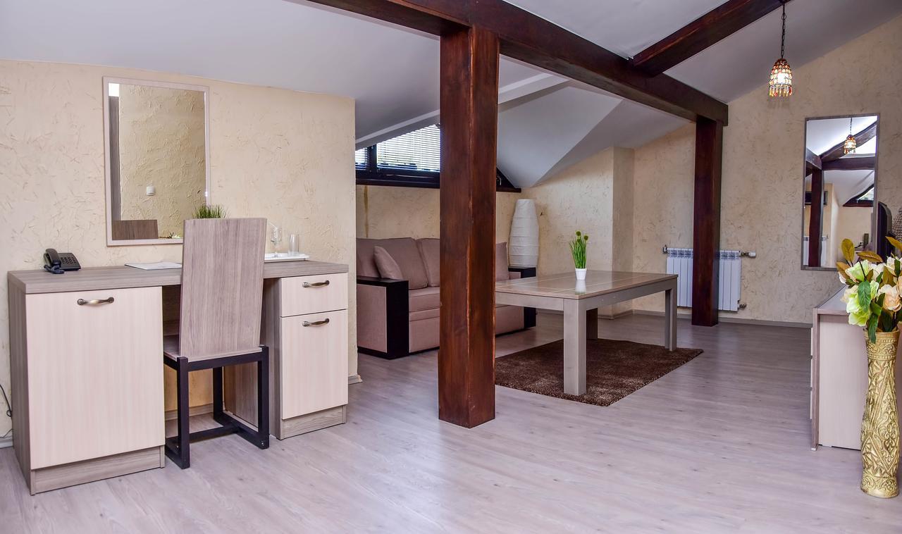 Hotel Izvora 2 アルバナシ エクステリア 写真