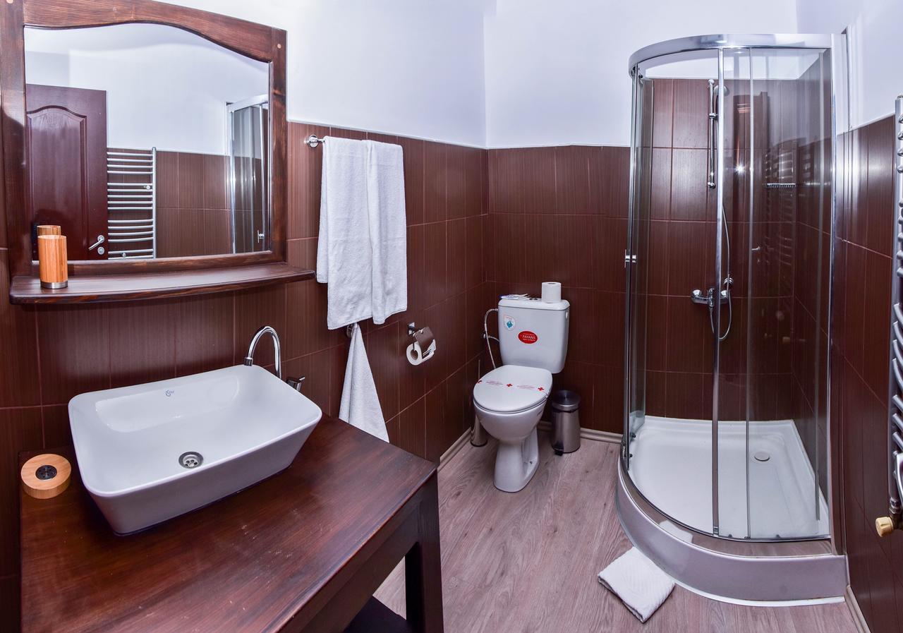 Hotel Izvora 2 アルバナシ エクステリア 写真